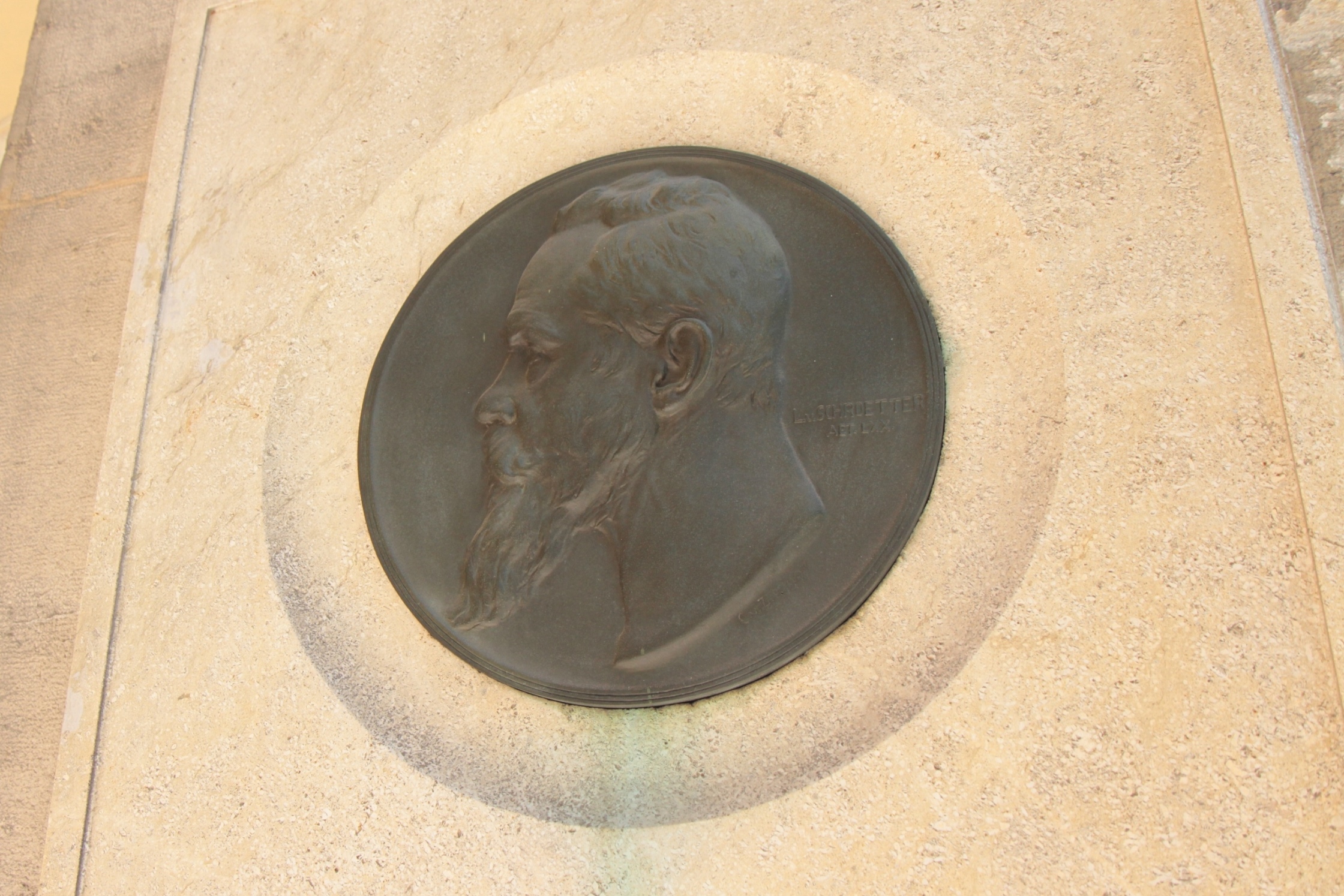 Leopold Schrötter von Kristelli's medallion, Medical monuments, UNI Vienna (3).JPG